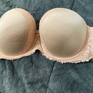 Victoria’s Secret strapless bra